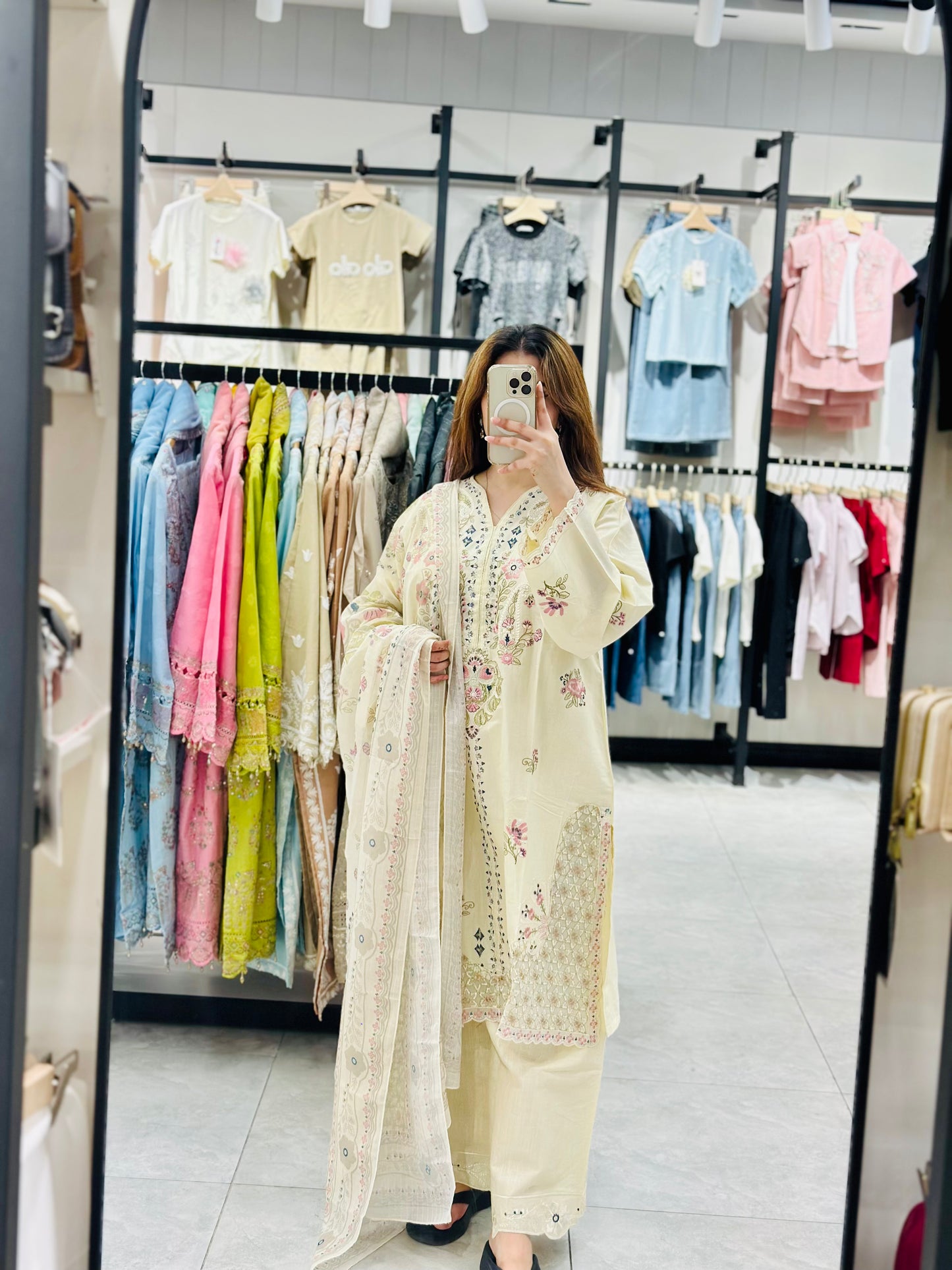 EMBROIDERED 3PC STITCH LAWAN SUIT